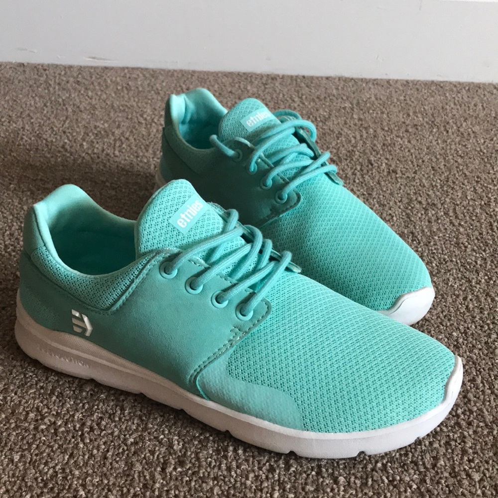 Tiffany Blue Etnies